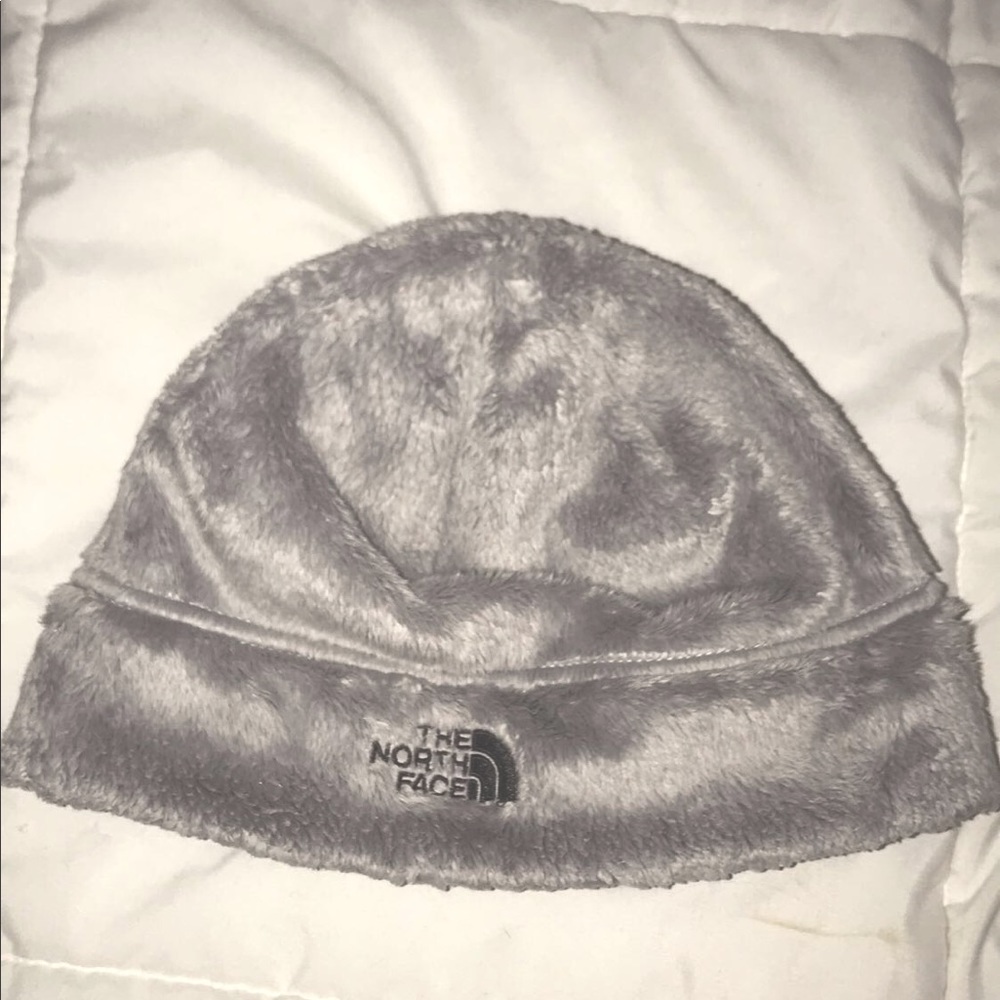 Grey North Face hat